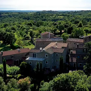 L'abbraccio Della Quercia Momjan